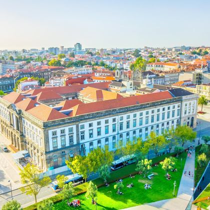 葡萄牙波尔图莱罗书店+波尔图大学+克莱瑞科塔+波尔图大教堂+自由广场一日游