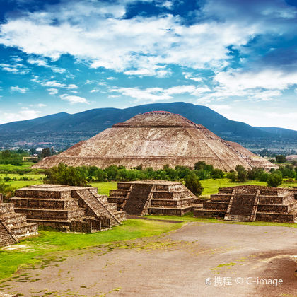 墨西哥城+太阳金字塔+革命纪念塔+查普尔特佩克城堡+国家宫+索马亚博物馆二日游