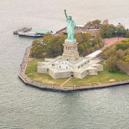 美国纽约自由女神上岛游船+帝国大厦+时代广场+美国自然历史博物馆一日游