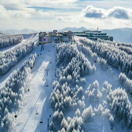 张家口万龙滑雪场+太舞滑雪小镇+草原天路3日2晚拼小团 张家口万龙滑雪场+太舞滑雪小镇+草原天路3日2晚拼小团