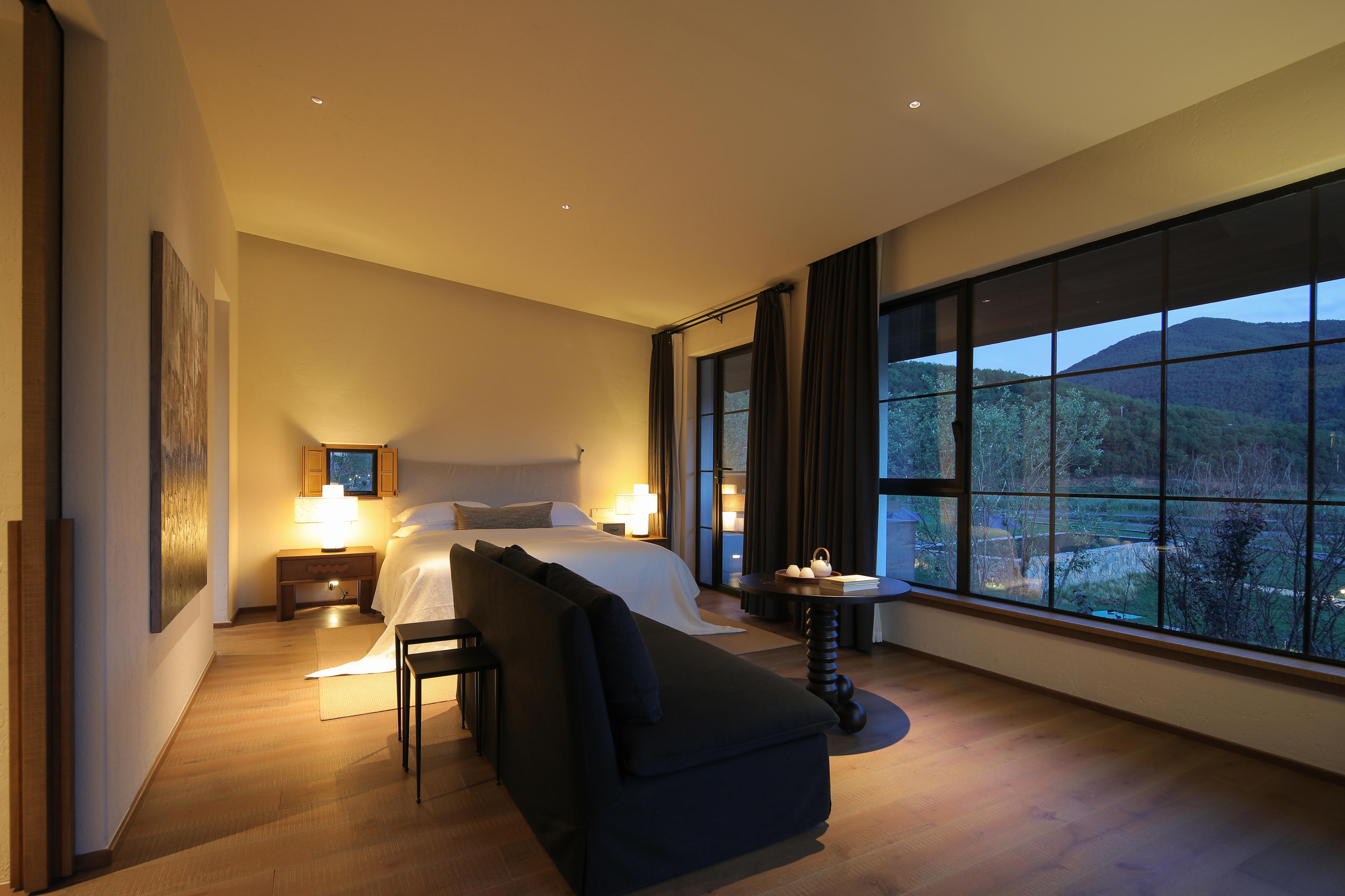 Lanyond Hotle Over view