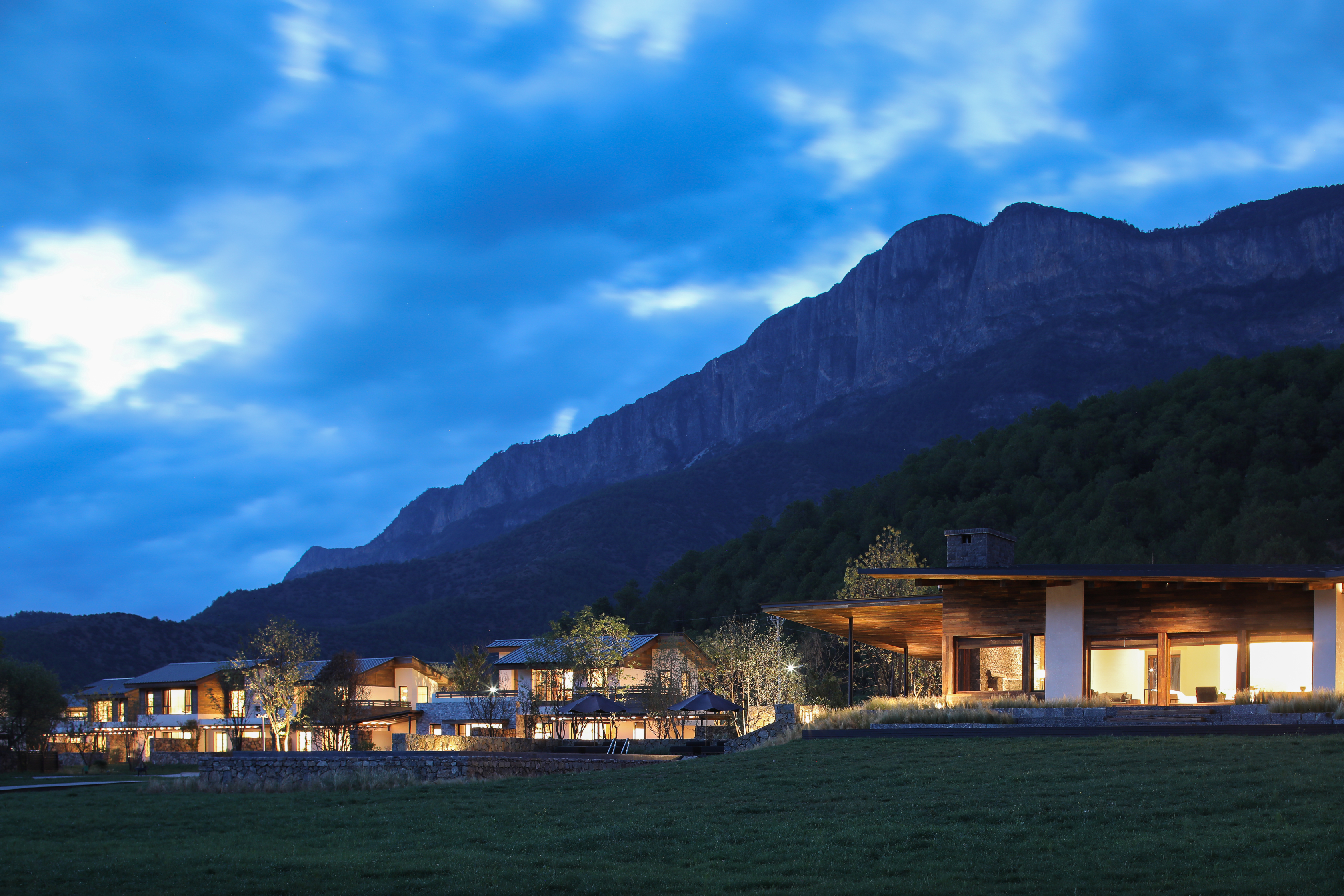 Lanyond Hotle Over view