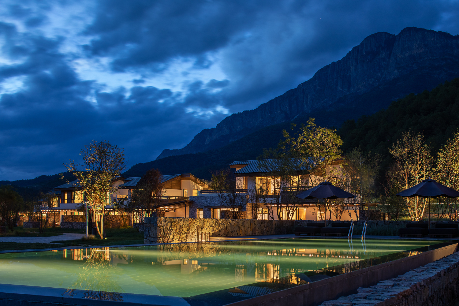 Lanyond Hotle Over view