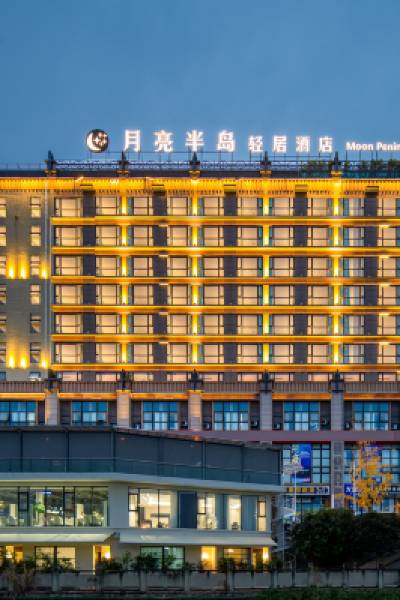 Yibin moon Peninsula Light Hotel(University City & Exhibition Center)