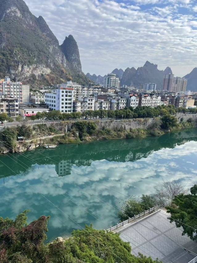 那美山水酒店(金城江白马步行街店)图片