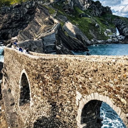 西班牙塞哥维亚+贝壳海滩+加兹特鲁加特岛+Playa de las Catedrales+圣地亚哥德孔波斯特拉+葡萄牙波尔图+里斯本12日10晚拼小团 西班牙塞哥维亚+贝壳海滩+加兹特鲁加特岛+Playa de las Catedrales+圣地亚哥德孔波斯特拉+葡萄牙波尔图+里斯本12日10晚拼小团