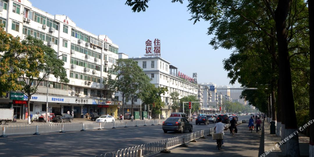 酒店   地址(位置,怎么去,怎么走):  河北省保定市莲池区长城南大街