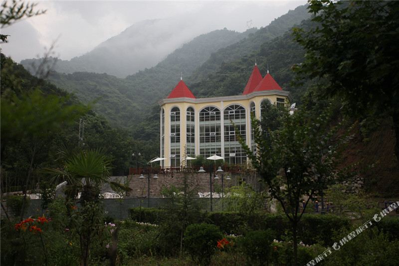 秦润度假山庄