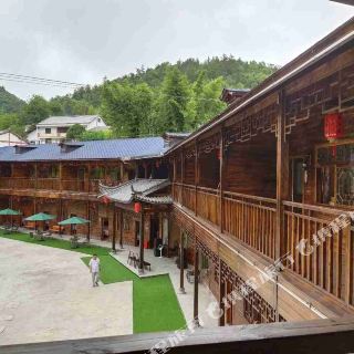 建始县花坪镇聚丰园山庄
