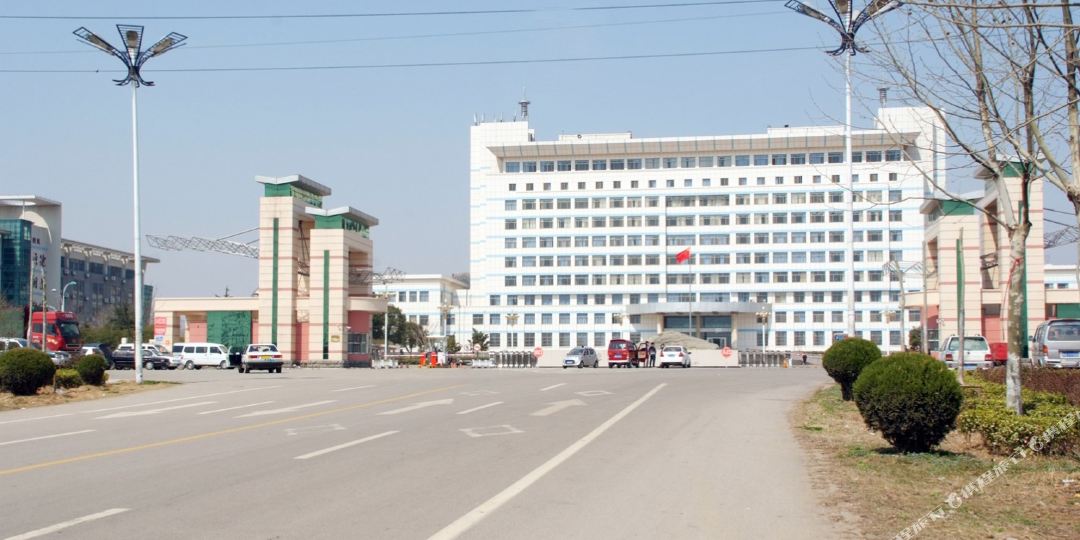 地址(位置,怎么去,怎么走):  山东省枣庄市市中区枣庄学院西门外东方