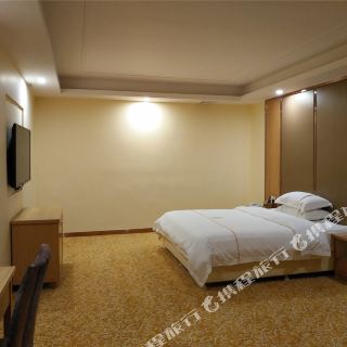 广宁皇宫酒店   分 245条点评 距景点880m 151 起
