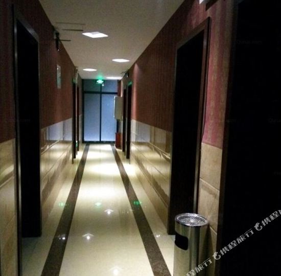 红河县上清路与红烟路交叉口(近庆来公园)