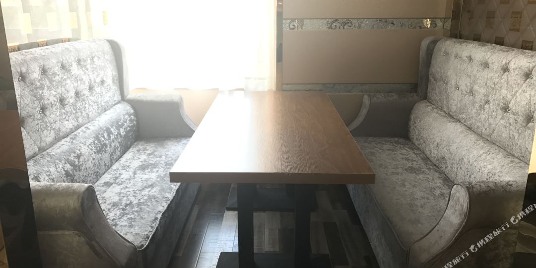 隆富林卡大酒店
