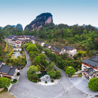 鹰潭龙虎山风景区+上清古镇+上清宫+无蚊村+仙水岩芦溪河竹筏漂流+《寻梦龙虎山》实景演出2日1晚自由行