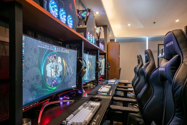 安博电竞LOL：文森特偶遇UZI玩亚索开局零杠四对线雪崩