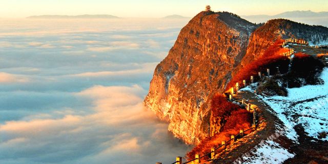 峨眉山名山大酒店(泰式风情楼)1晚+峨眉山门票2张【近金顶索道，看日出佳选】-【携程自由行景酒套餐】