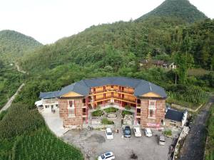 鹤峰鹤峰县市场监督管理局走马工商所附近酒店