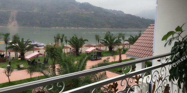 水富半月湾假日酒店1晚+西部大峡谷温泉门票