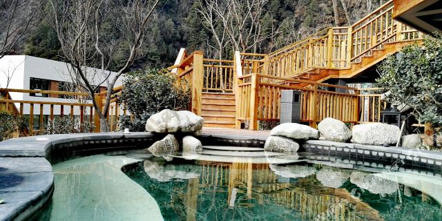 理县古尔沟华美达温泉度假酒店1晚+双早+双人天然温泉
