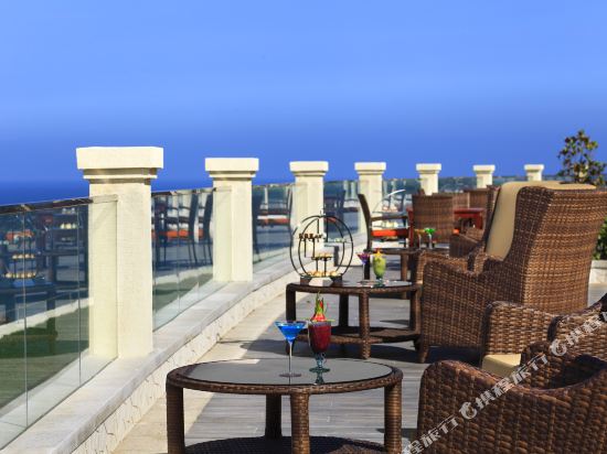 蜈支洲岛隔海相望,免费巴士往返海棠湾免税店