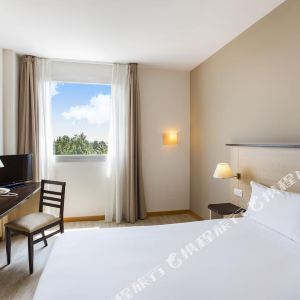 拉斯·罗萨斯·德·马德里Las Rozas Village攻