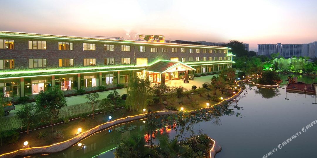漫城时光酒店(梅州园林湖景店)