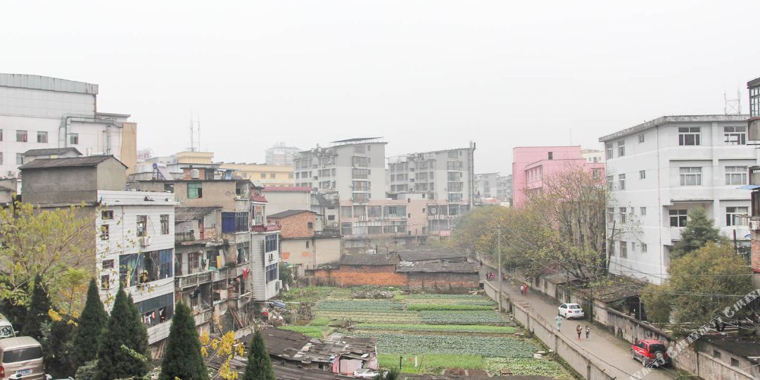 地址(位置,怎么去,怎么走):  景德镇珠山区浙江路银信楼b栋203室