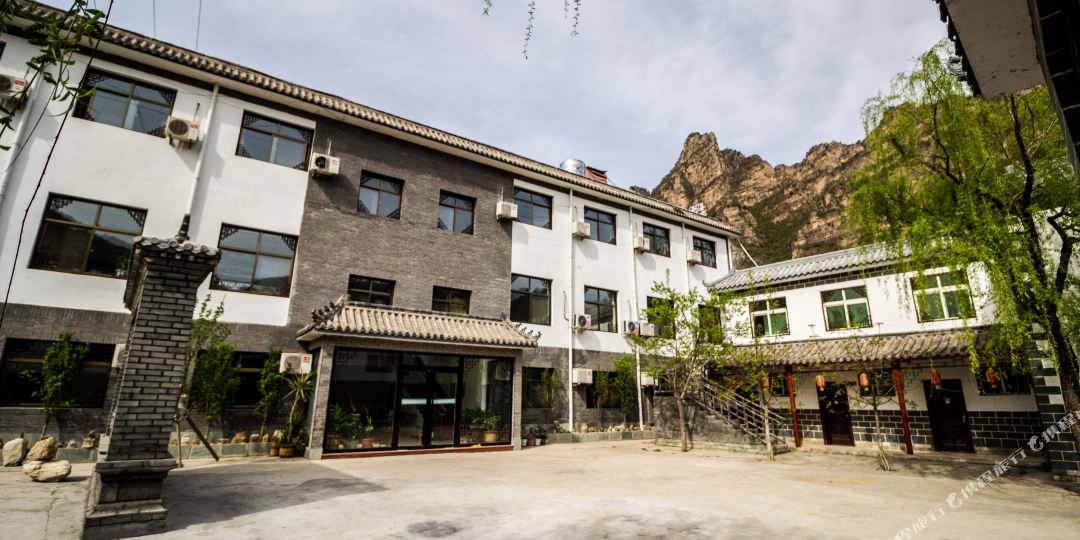 云渡休闲度假山庄(原桂川宾馆)