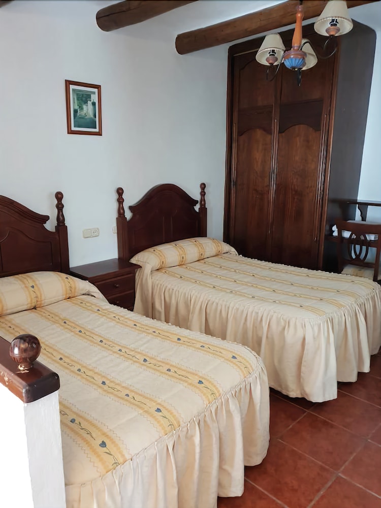 Hostal Rural Ruta de las Nieves - Valoraciones de hotel de 3 estrellas en  Capileira