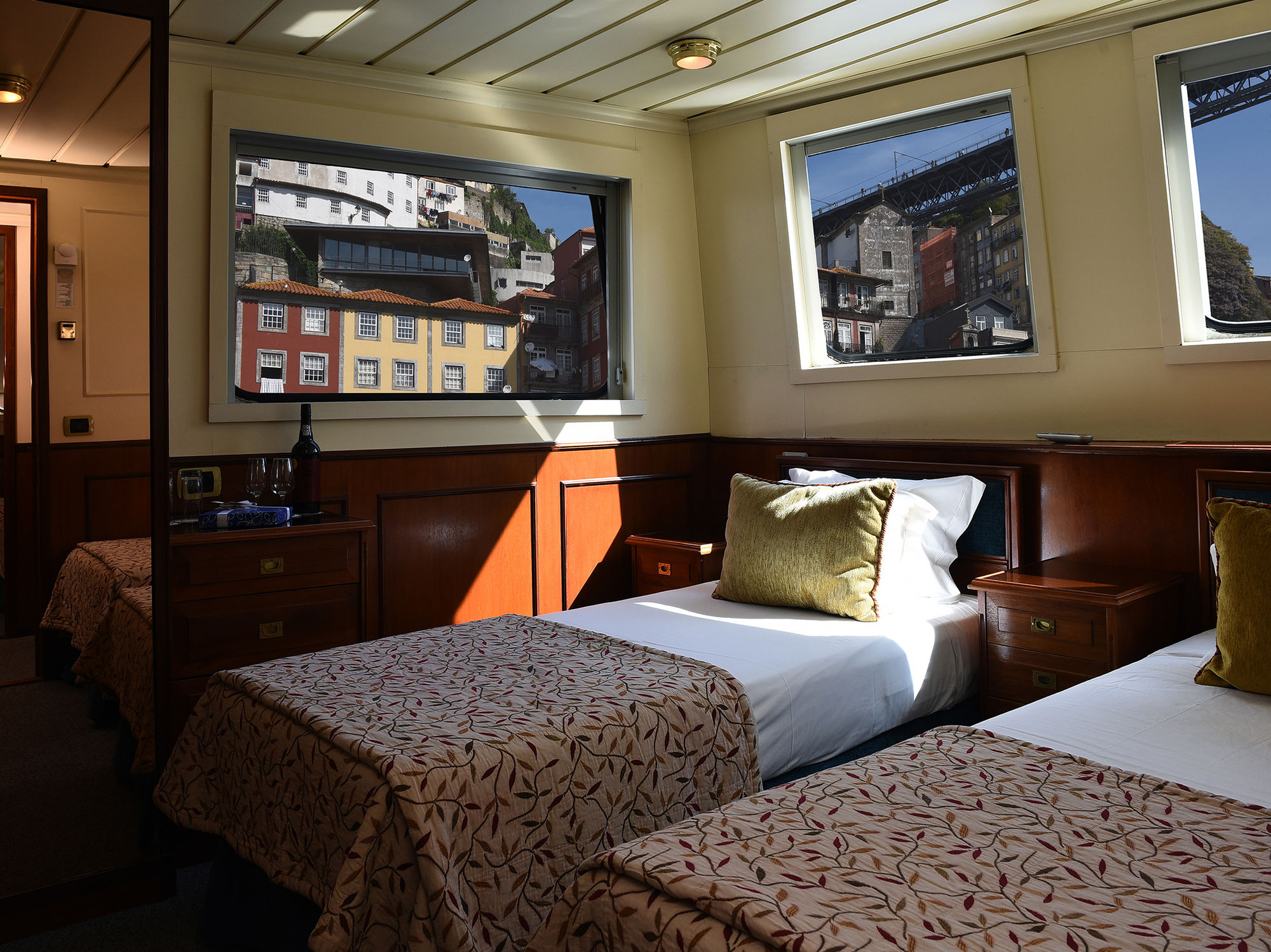 Invicta Ribeira Boat Hotel-Porto Updated 2023 Room Price-Reviews & Deals |  Trip.com