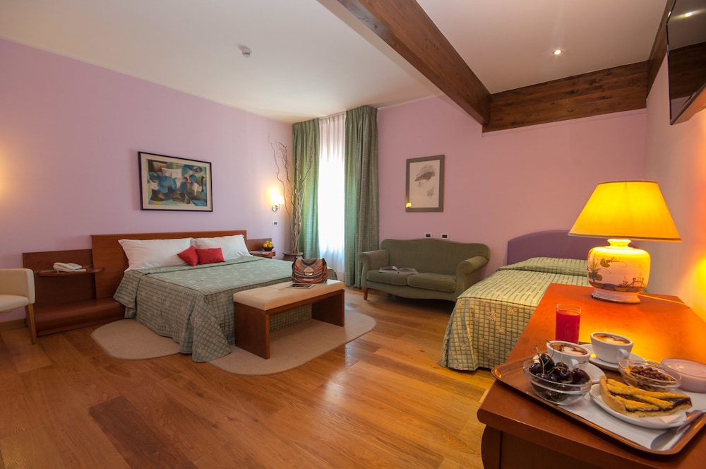 Hotel La Pergola-Rome Updated 2022 Room Price-Reviews & Deals | Trip.com