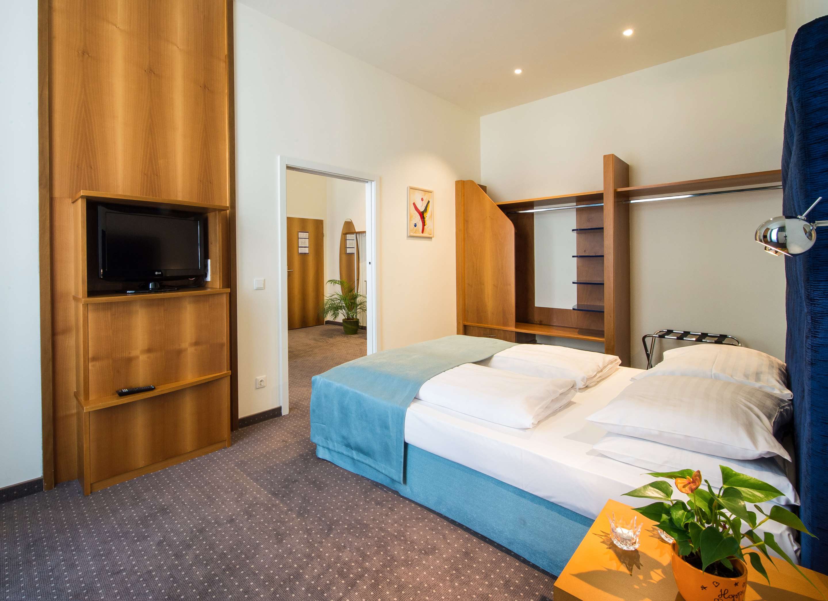 HiLight Suites Hotel-Vienna Updated 2023 Room Price-Reviews & Deals |  Trip.com