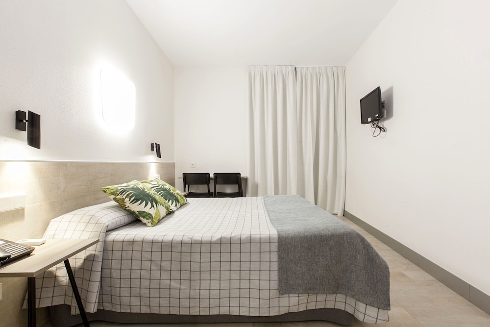 Hostal Castilla II Puerta del Sol-Madrid Updated 2023 Room Price-Reviews &  Deals | Trip.com