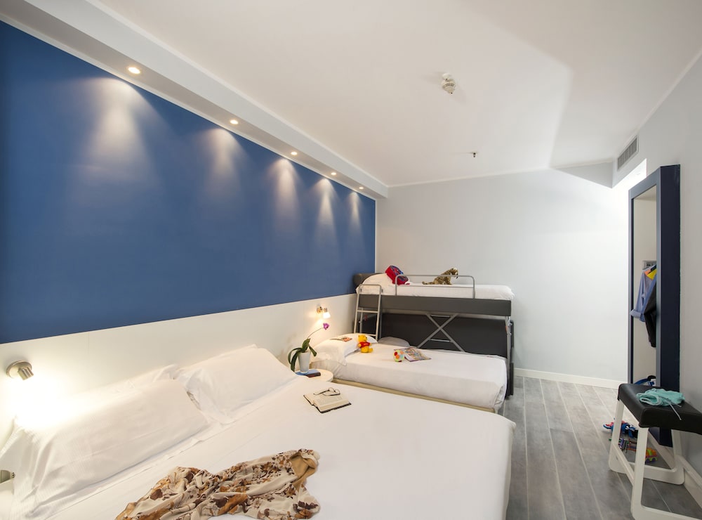 Neo Hotel-Bresso Updated 2022 Room Price-Reviews & Deals | Trip.com