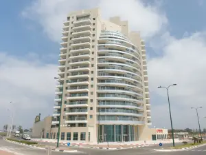 涅坦亚温德姆华美达套房酒店(Ramada Hotel & Suites by Wyndham Netanya)