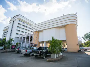 西伊哈拉酒店(Seeharaj Hotel)