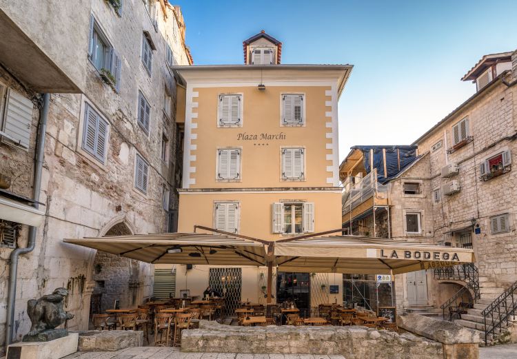 plaza-marchi-old-town-mag-quaint-elegant-boutique-hotels-in-grad