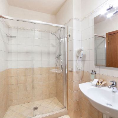 Double or Twin Room with External Private Bathroom