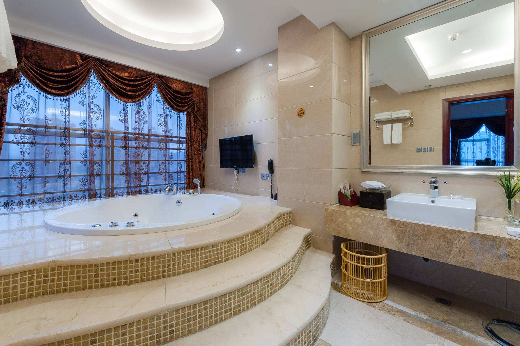 Jinqian Jiahua Hotel Over view