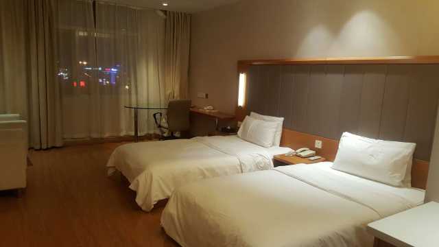 附近的宾馆在什么位置 230g080000002wfym2076_W_640_640_Q50.jpg