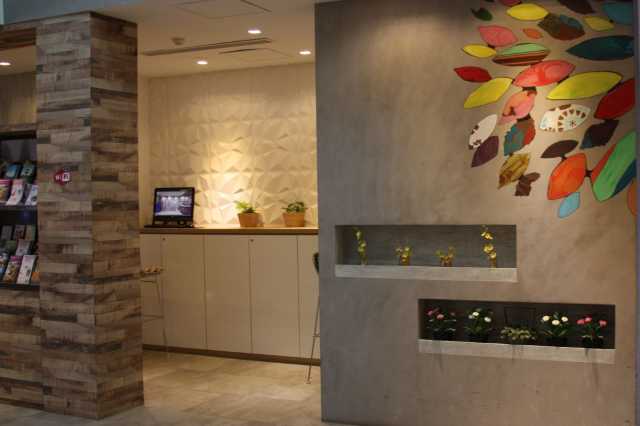 婚纱店前台接待好做吗_婚纱店婚纱前台(2)