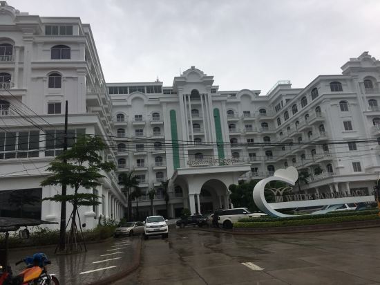 西努哈克白沙皇宫酒店