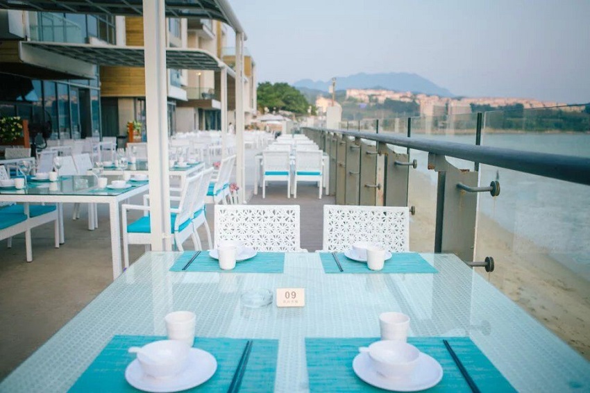 深圳大鹏海天一舍主题Party酒店1晚+双人玫瑰