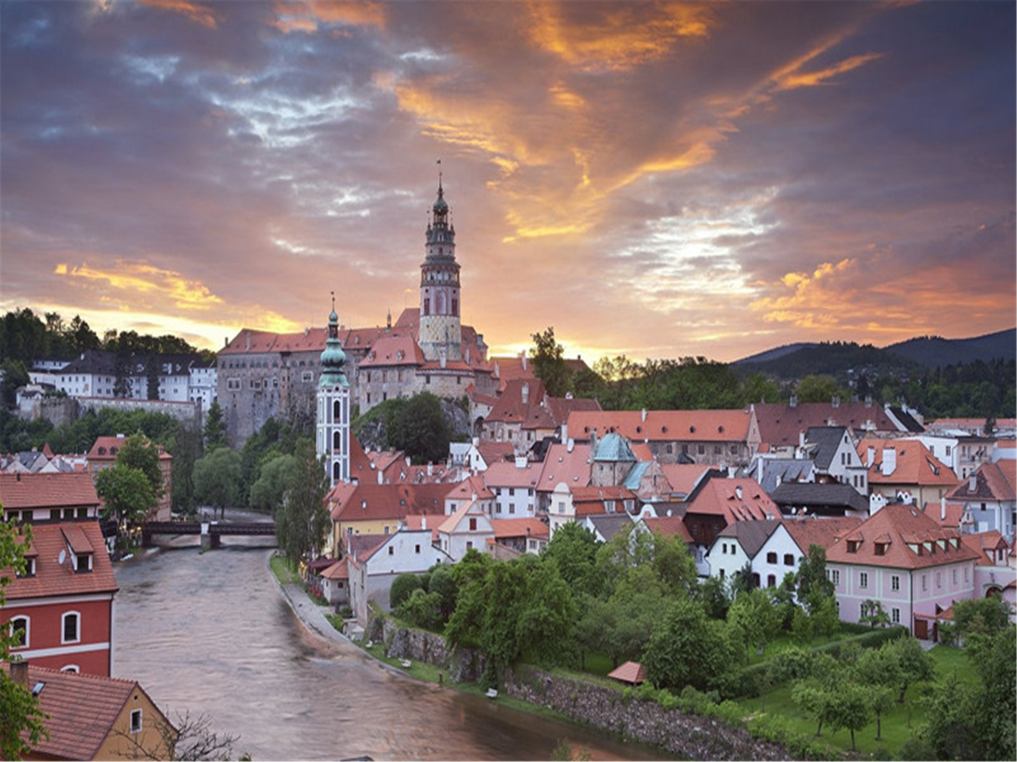 德国+奥地利+捷克+斯洛伐克+匈牙利12日跟团游·4星+赠送波兰游览+国航直飞往返+必游景点【哈尔施塔特+CK小镇+美泉宫+渔人堡+瓦维尔教堂+布拉格城堡】赠送【2顿特色餐+wifi+旅行三宝+B线升级维利奇卡盐矿游览】