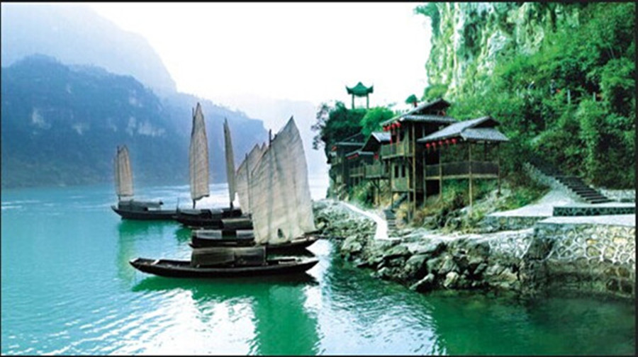 简介:常熟服装城购物旅游区地处常熟市古城南端的江苏常熟招商城,是江苏省首个4A级购物旅游区。始建于1985年5月,历经了二十二年的风雨,常熟服装城从当年的"地摊市场"发展成为全国最大的服装服饰批发市常2007年连折"中国男装中心"、"中国品牌服装中心"两枝桂冠,再度荣登"中国十大服装专业市场"榜首,常熟服装城在日益激烈的行业竞争中体现出来的非凡活力一览无余。中国常熟服装城占地3.