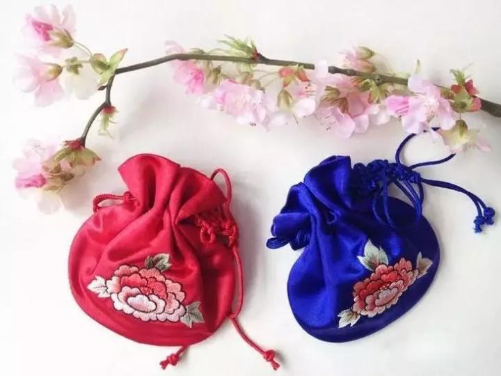 中医香囊制作 300a0r000000gqaes4178.jpg