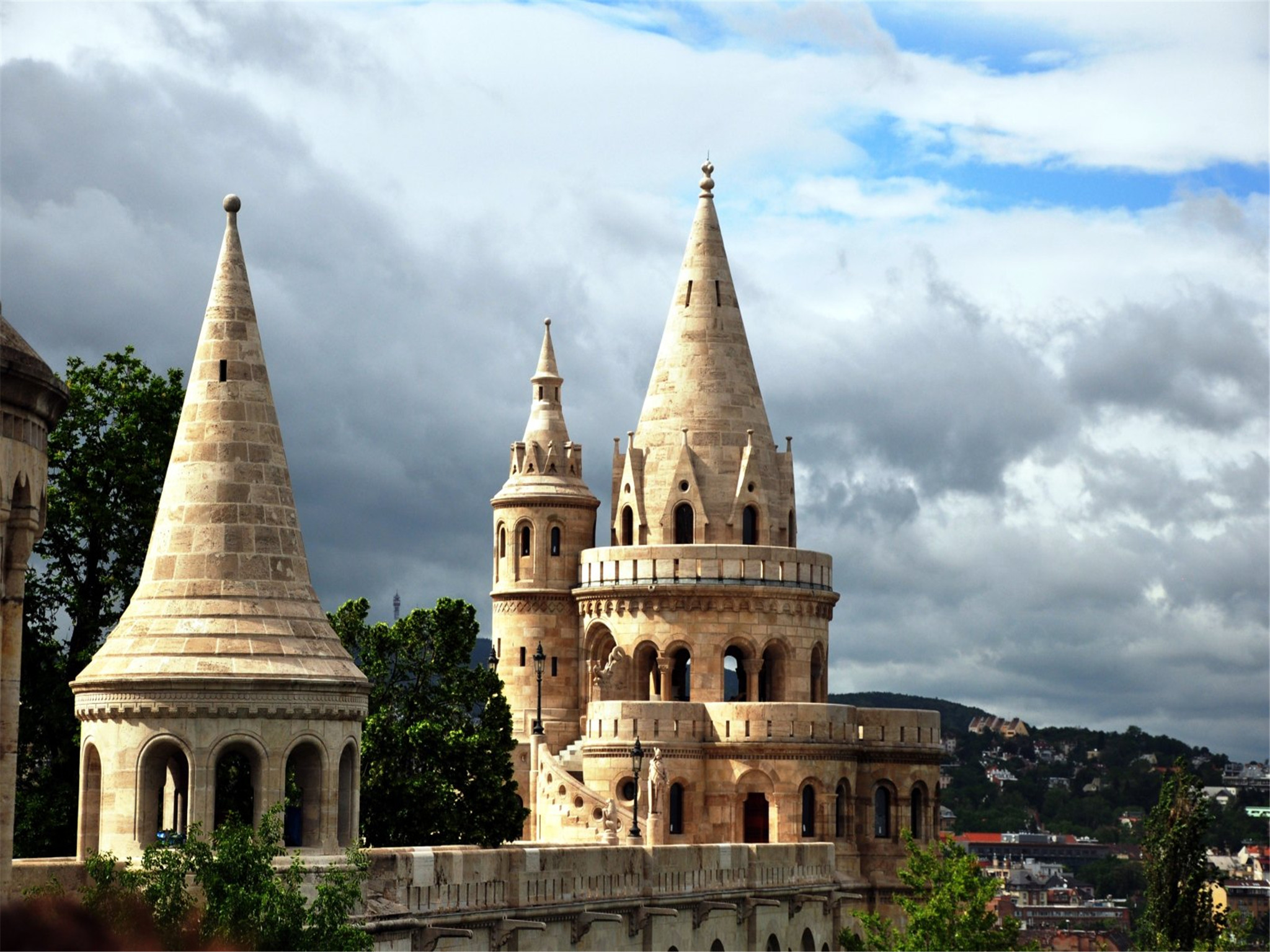 德国+奥地利+捷克+斯洛伐克+匈牙利12日跟团游·4星住宿+赠波兰游览+国航直飞往返+哈尔施塔特+CK小镇+必游景点【美泉宫+渔人堡+瓦维尔教堂+布拉格城堡】升级三道式烤鸭餐+维也纳烤肋排餐+境外wifi