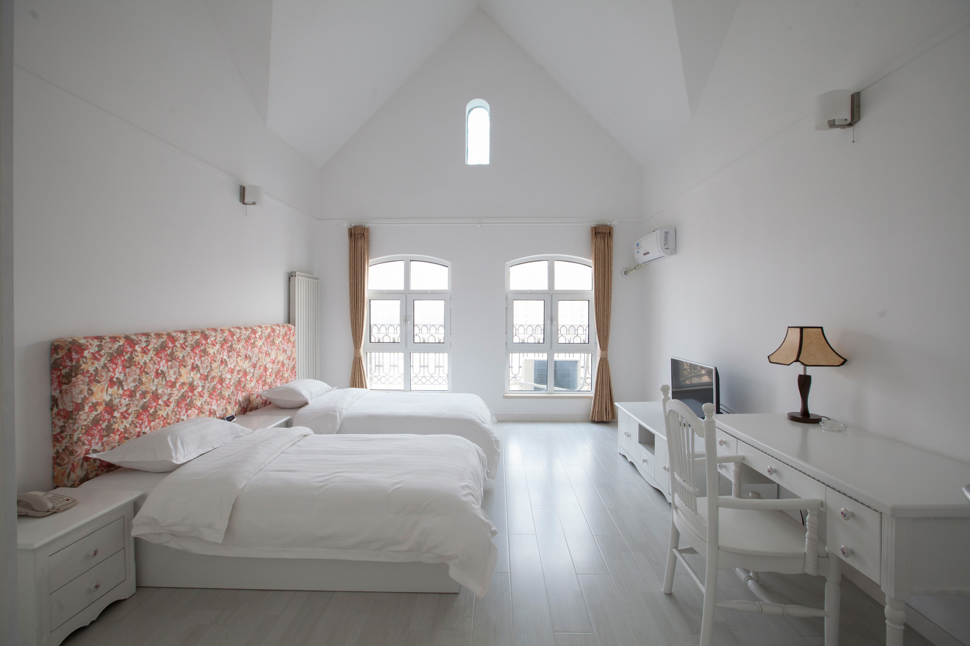 北京顶秀美泉假日酒店1晚+含早餐+怀北滑雪场