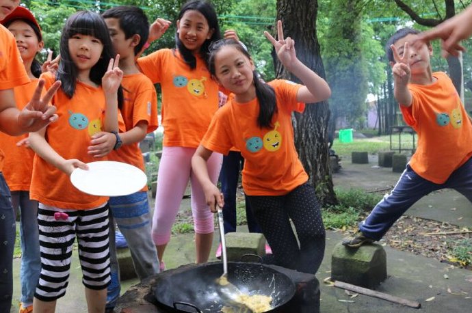 野外生存拓展冬令营,悬崖速降、溶洞探险、挑