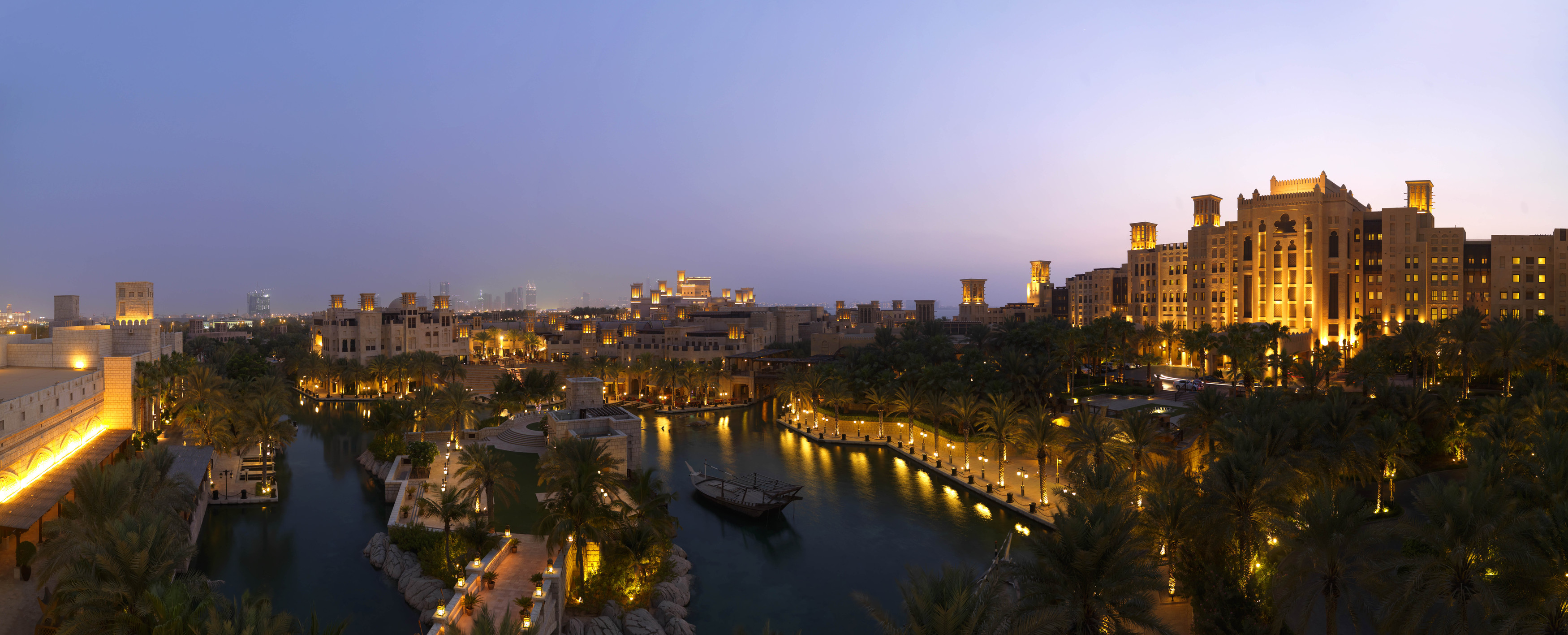 阿联酋迪拜+阿布扎比6日4晚跟团游(5钻)·塌静谧古堡 赏中秋郎月 EKA380-【携程旅游】